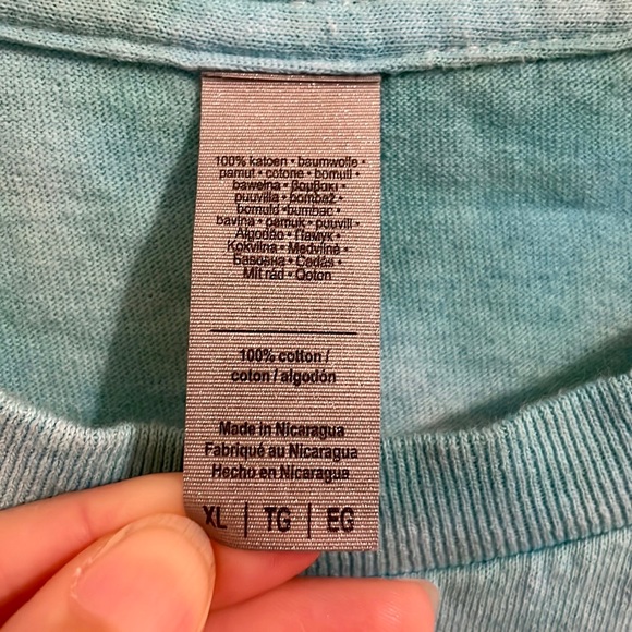 Skull & Roses Tee✨ - Picture 3 of 3